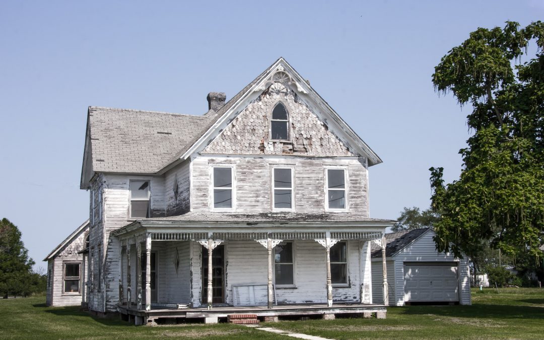 What Do Home Inspectors Look at in a Known “Fixer-Upper”?